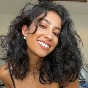 Meet your Posher, Yari